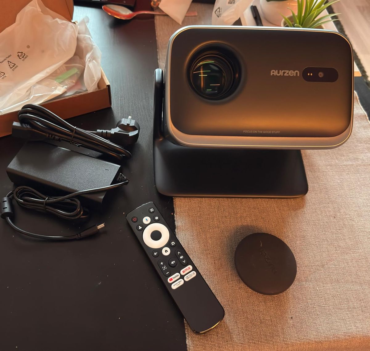 Aurzen Boom Mini: 4-in-1 Smart Beamer für Heimkino & Outdoor