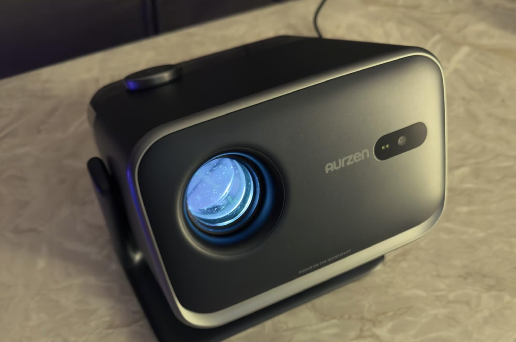 Aurzen Boom Mini: 4-in-1 Smart Beamer für Heimkino & Outdoor