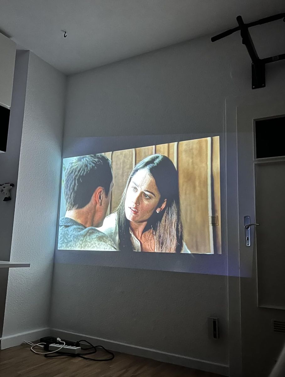 Aurzen Boom Mini: 4-in-1 Smart Beamer für Heimkino & Outdoor