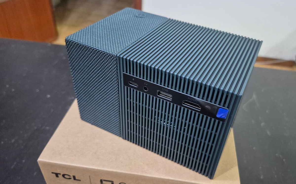 Découvrez le TCL Projector PlayCube : votre cinéma nomade