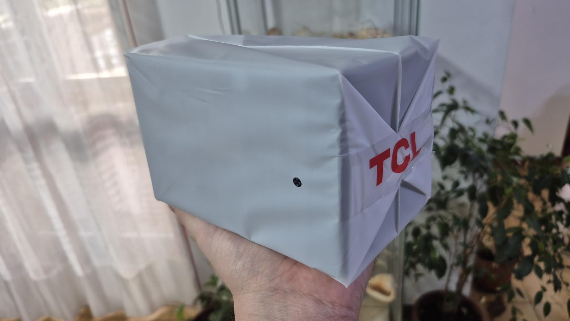 Découvrez le TCL Projector PlayCube : votre cinéma nomade