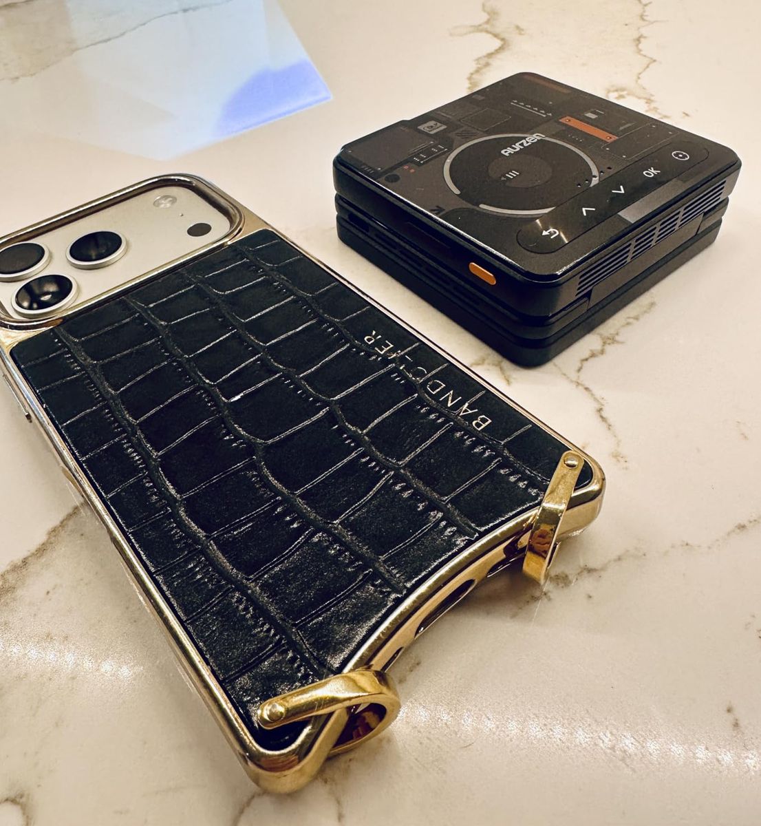 Aurzen ZIP Cyber Edition: Ultimate Pocket Projector