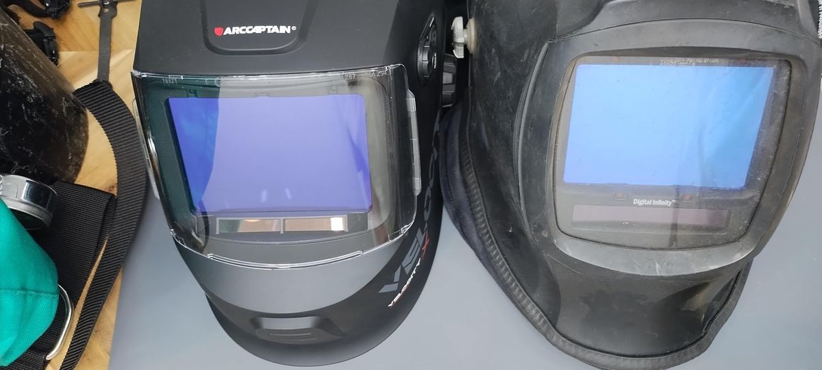 ARCCAPTAIN Intelligent Auto-Shade Welding Helmet - 4.6" Large View