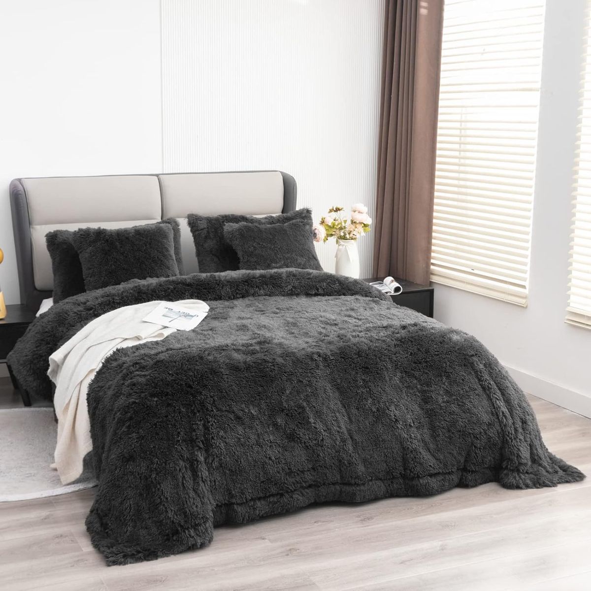 YUSOKI Faux Fur Blanket: Cozy Winter Must-Have