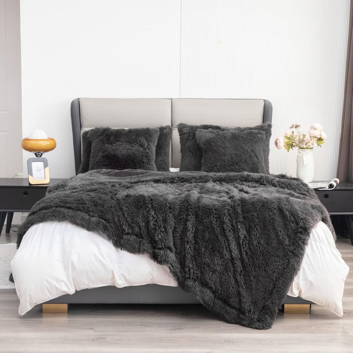 YUSOKI Faux Fur Queen Blanket – Cozy Luxury You'll Love