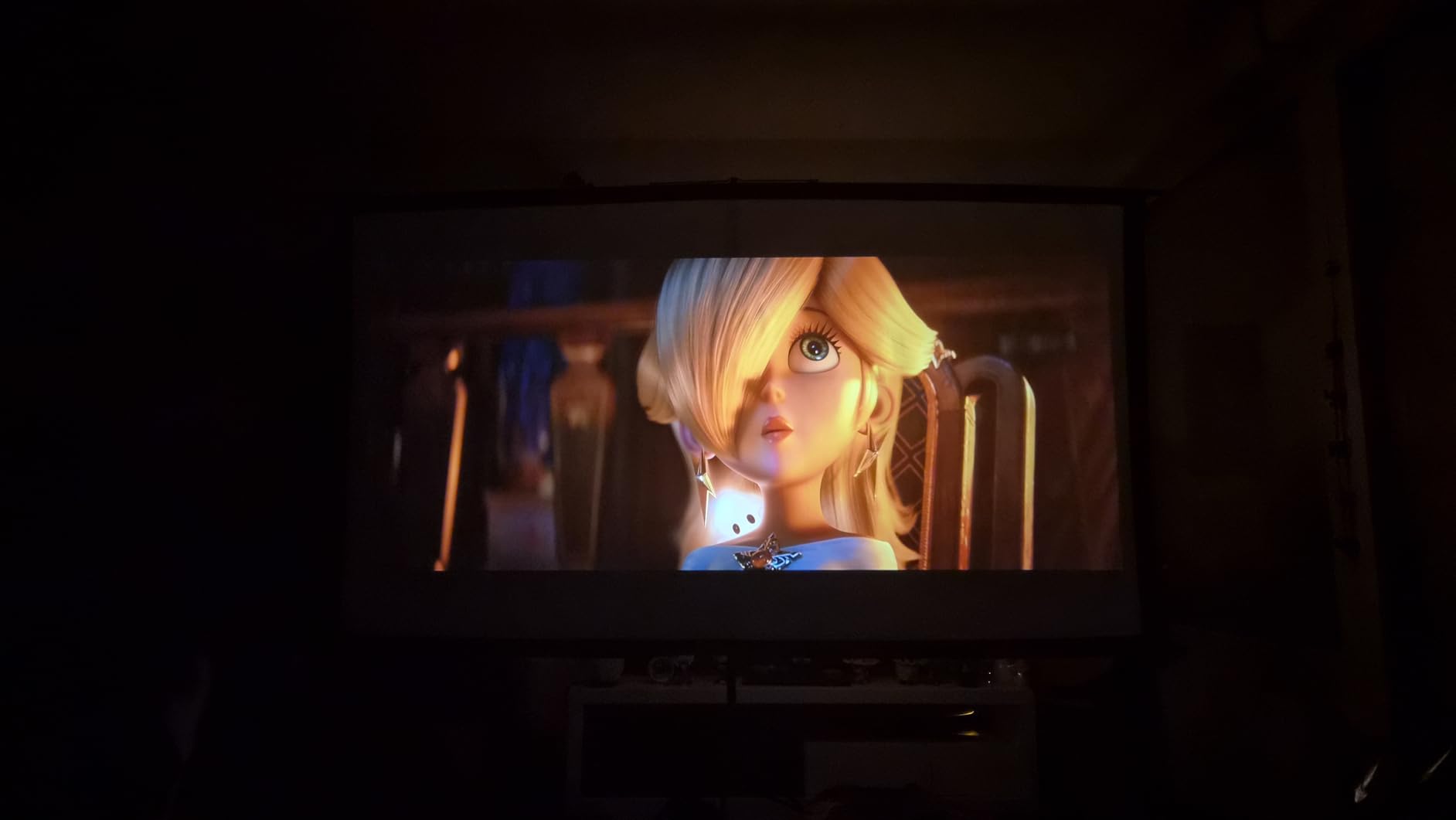 TCL Projector C1: Perfektes Heimkino für Genießer
